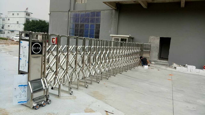 伸縮門（mén）廠家不同材質的特點