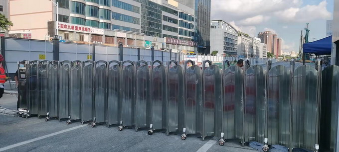 深圳不鏽鋼（gāng）伸縮門.jpg
